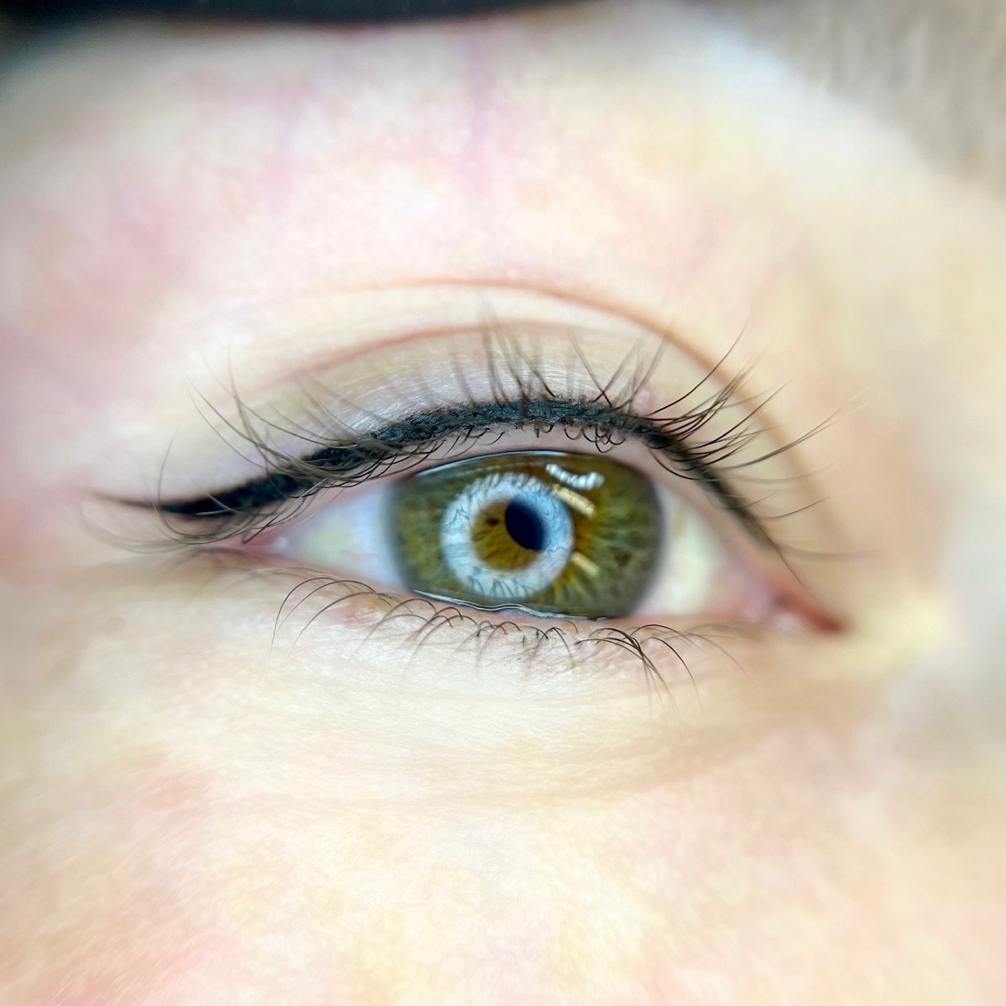 Baby wing eyeliner tattoo 🤍

One of our most loved styles 😍 soft, subtle and completely customisable.

Clients can opt for a finer line or something slightly thicker for extra definition. We can also tailor the colour from soft browns to deep charc