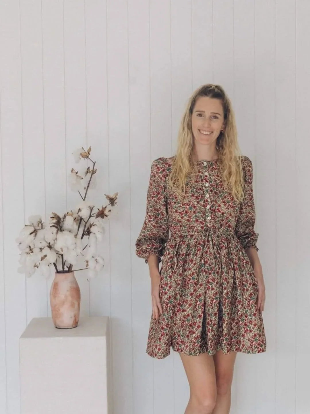 Hi, I'm Bec. The founder and artist behind Golden Rose Creative. 💛

I wanted to take a moment to share a little about myself and how Golden Rose Creative came to be. 

Back in 2013 I completed a Bachelor of Fashion Design in Wellington, NZ before mo