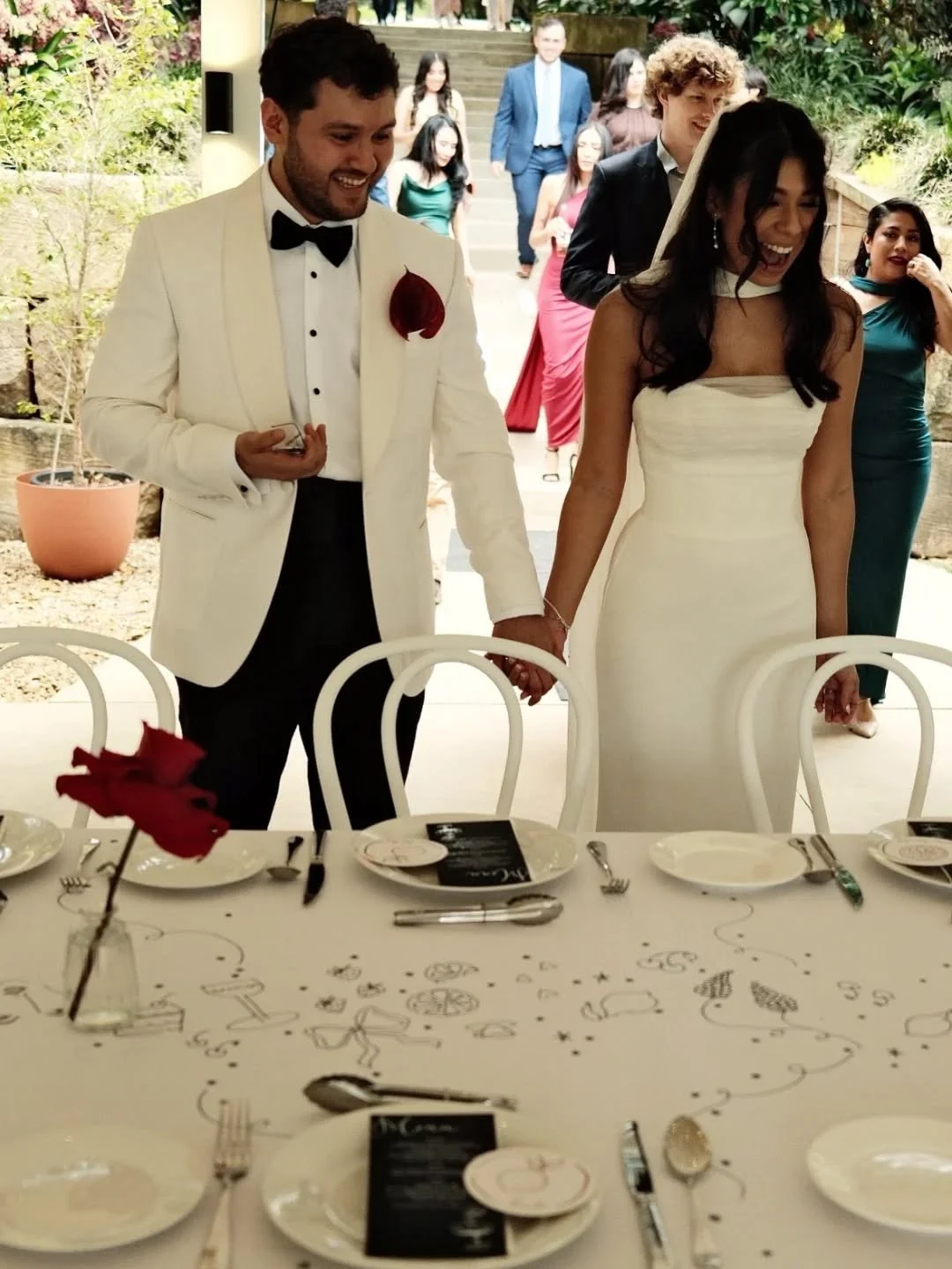 Their reaction is everything! 🥰🥰 I love these photos so much. Part 2 of the finished custom wedding table cloth and all its glory with @demavi_weddings incredible vision and styling. 

Thank you @under.the.arbour so much for your amazing photograph