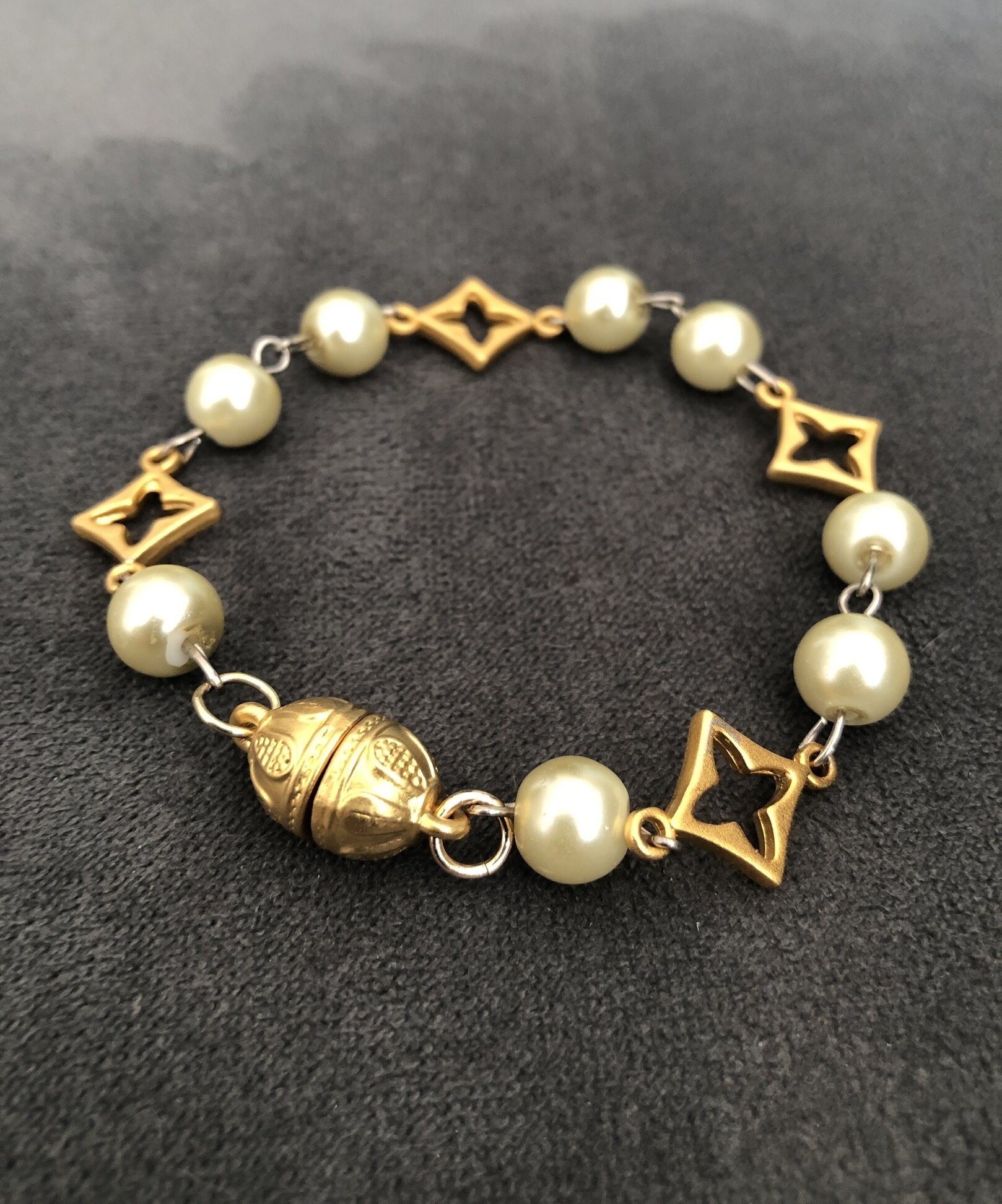 Pearl and quatrefoil bracelet