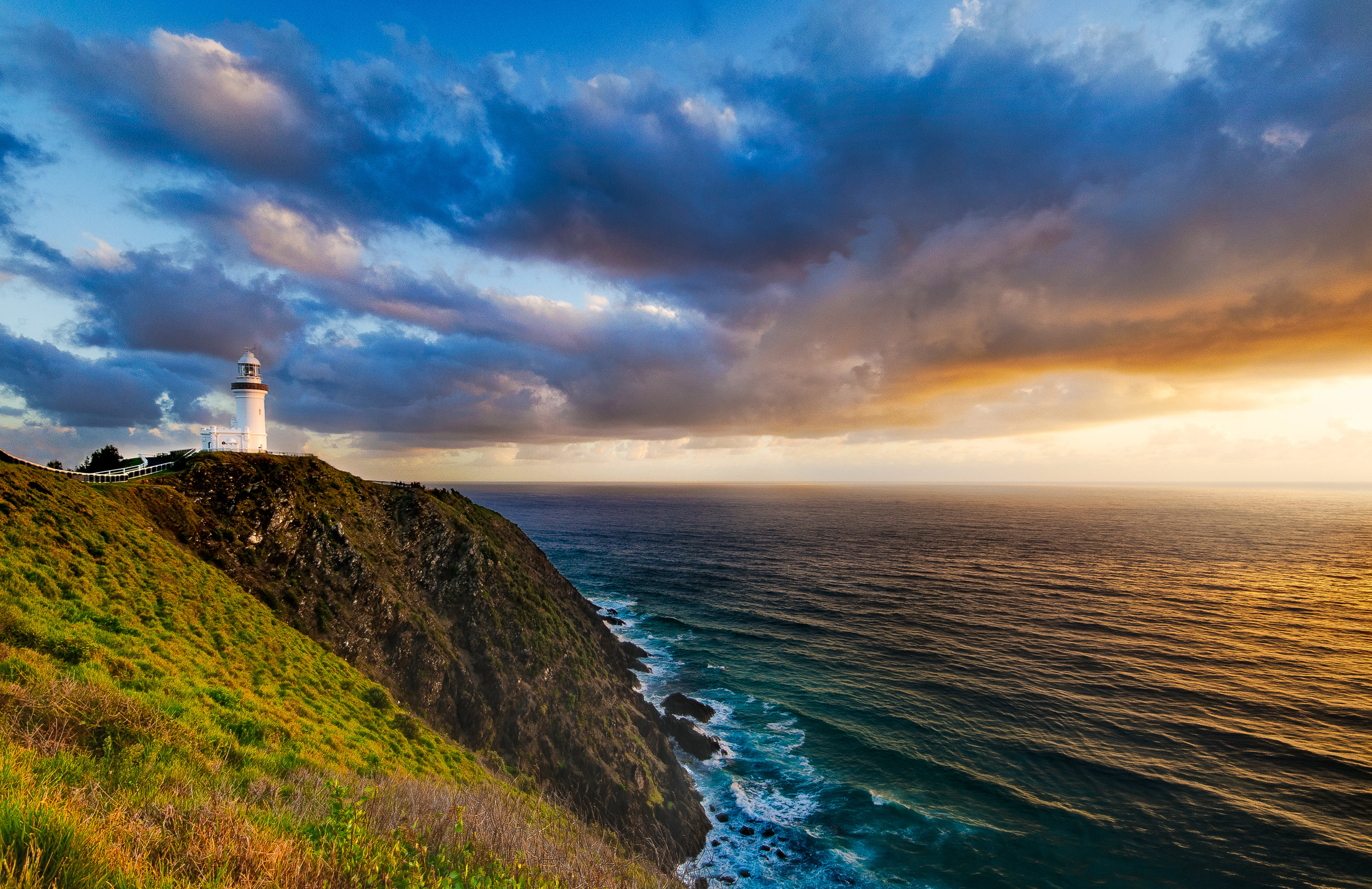 The lighthouse and the ocean