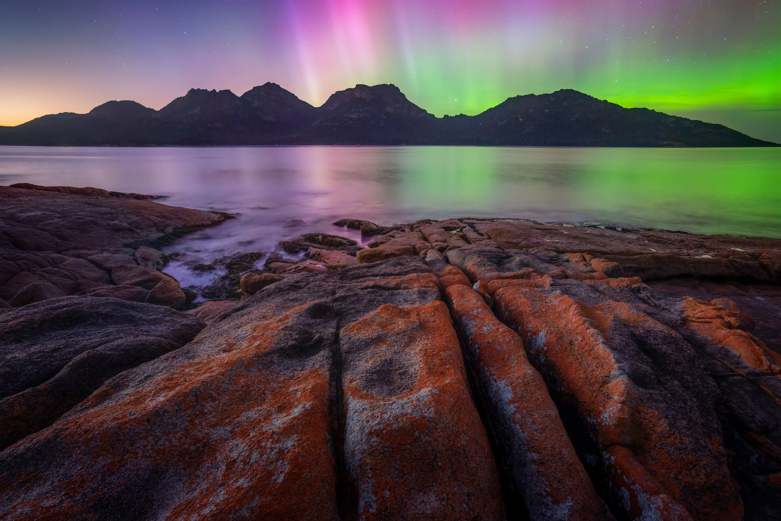 Aurora australis over The Hazards, Tasmania