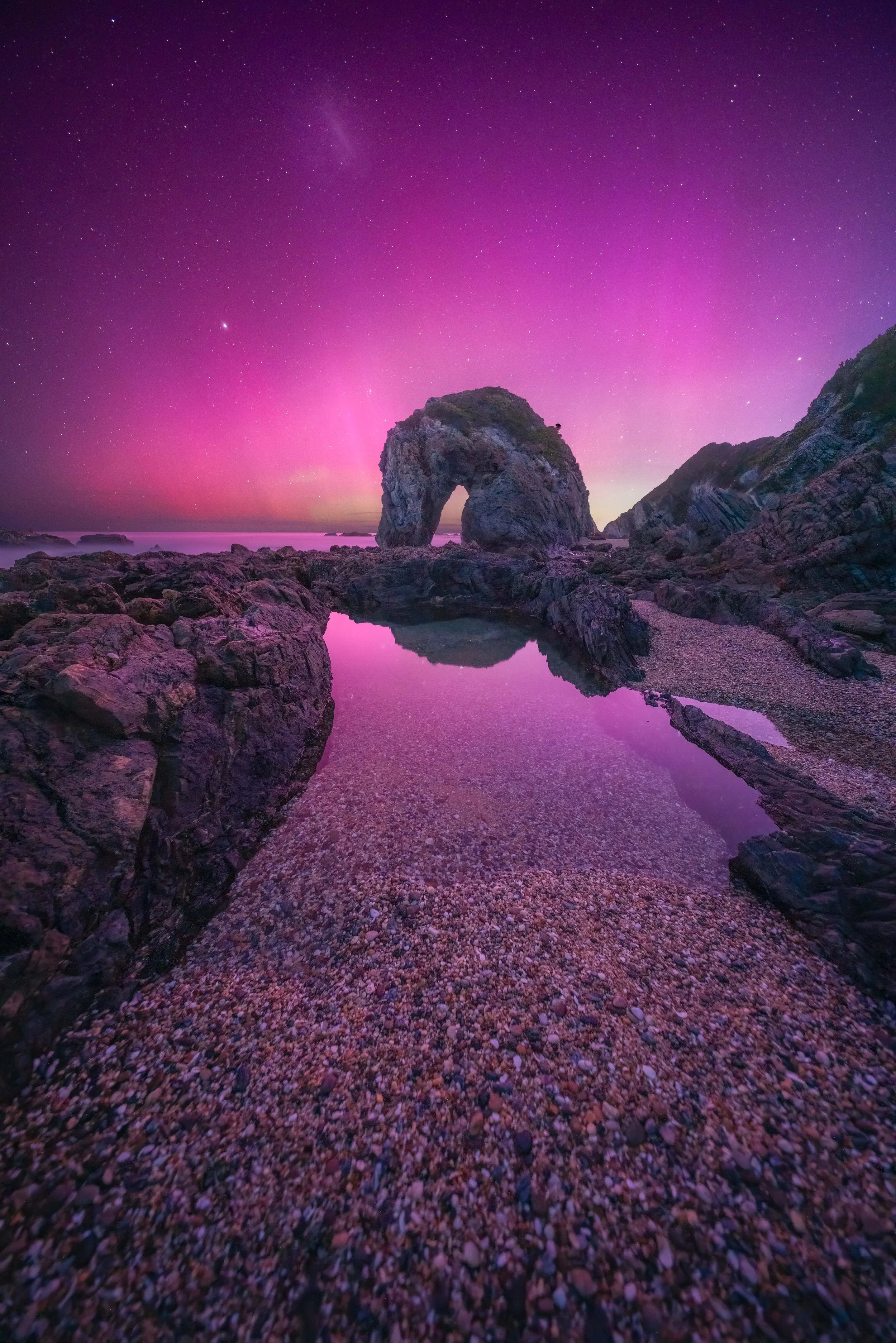Aurora australis over Horse Head Rock, New South Wales