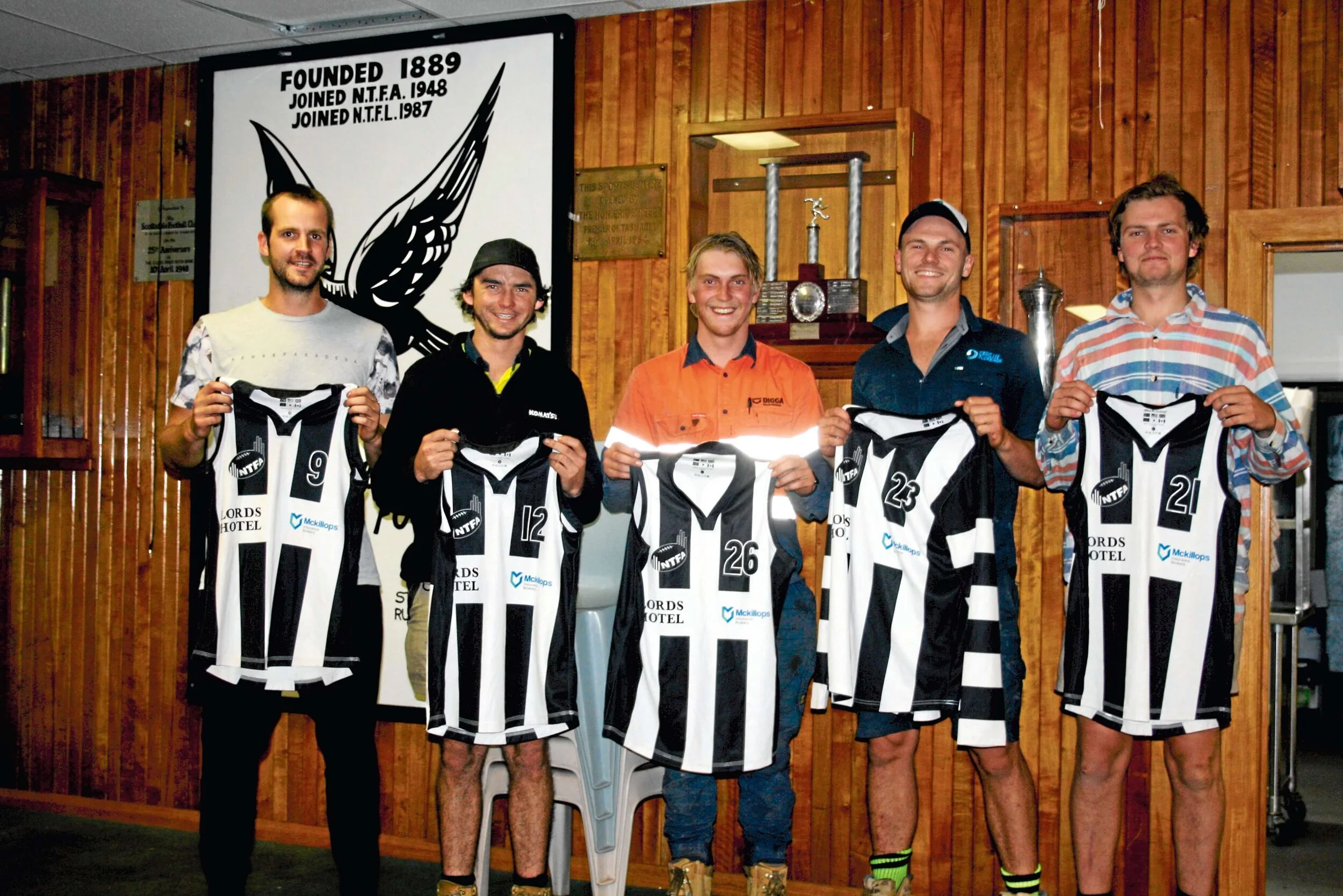 Magpies win opener in style