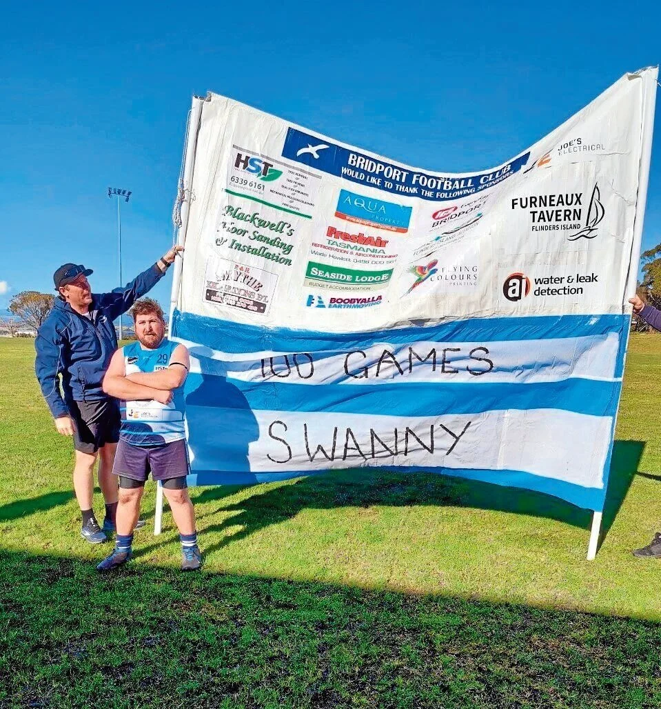 Gulls and ‘Swanny’ fly high