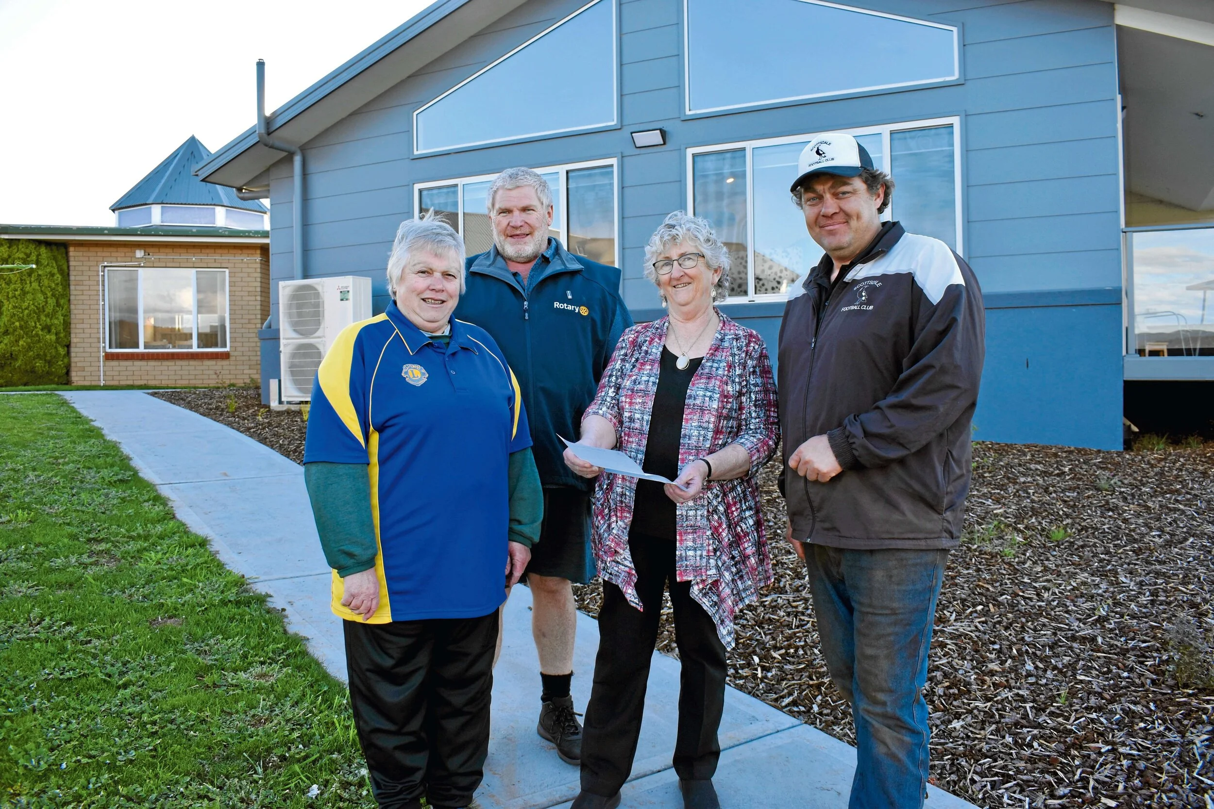 Club support for home fence