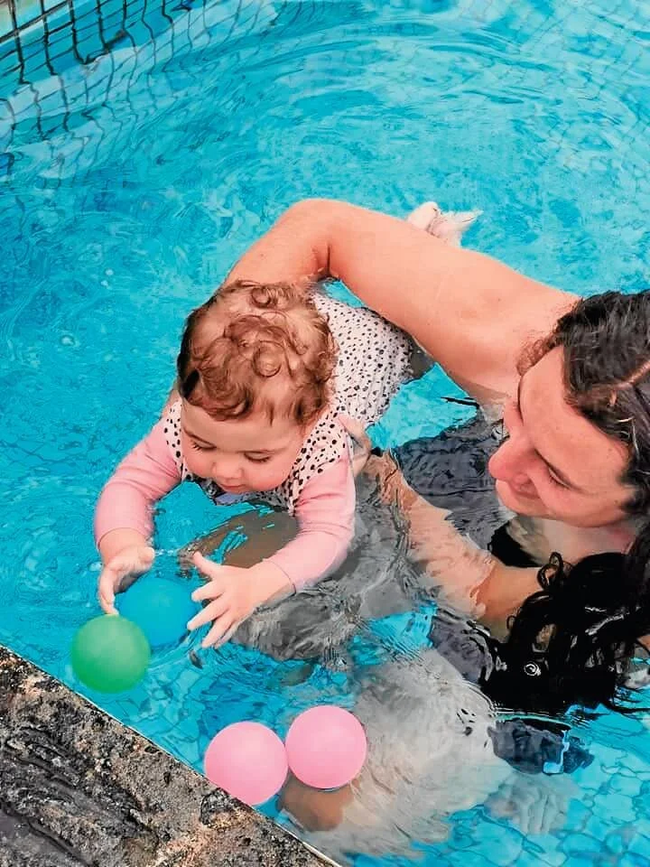 Learning to swim locally