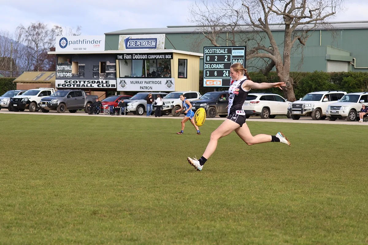 Georgie Hogarth kicks one long out of defence for Scottsdale. Photo Hamish Williams.jpg