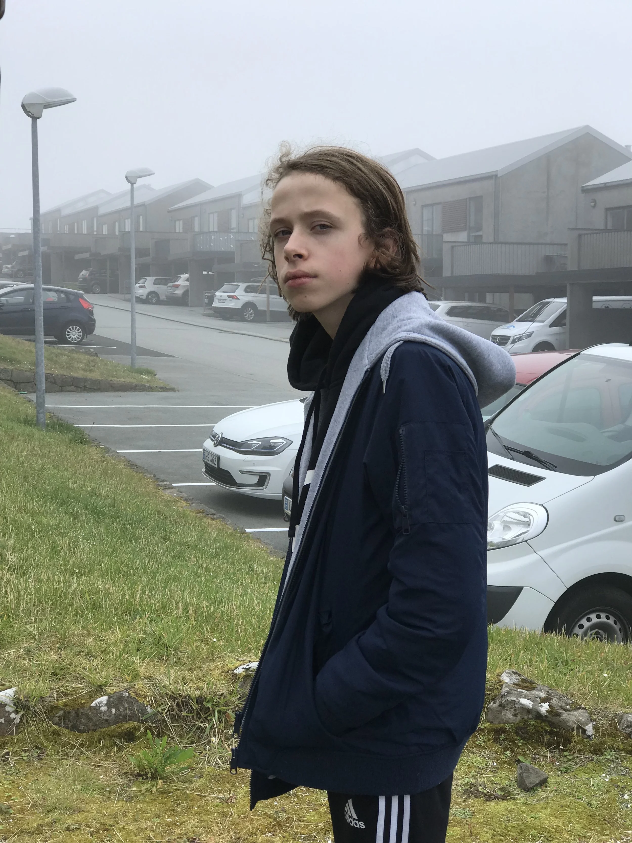 - Vilt tú læra at gera tónleik, so ger tað. Fá tær tónleikaundirvísing ella far á YouTube og lær teg at syngja, spæla klaver, gittar ella trummur. Har er ein heilur heimur við tónleiki, sigur Marius. Mynd: Beinta Johannessen