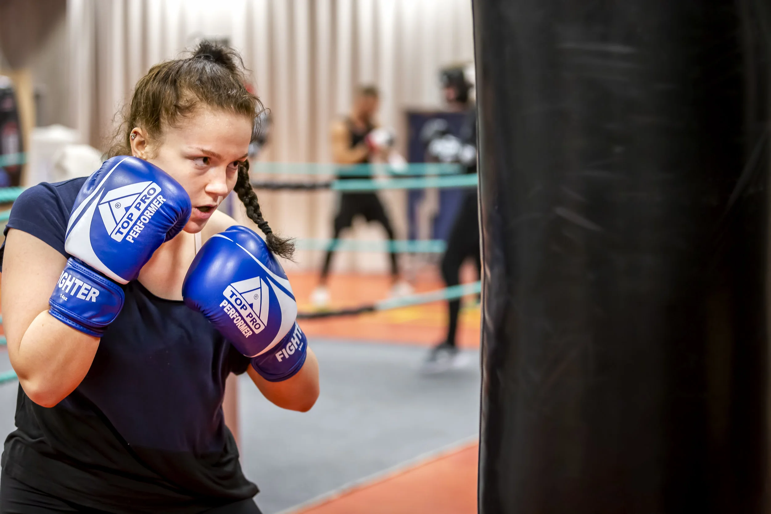 - Boksing er ein góður og mennandi ítrottur, og um onkur ivast í at koma til eina venjing, skulu tit bara koma. Serliga gentur. Vit eru alt ov fáar gentur, sum boksa í Føroyum, vit skulu vísa, at vit eru líka kular og góðar sum dreingirnir, sigur Barbara. Foto: Ólavur Frederiksen | Faroephoto