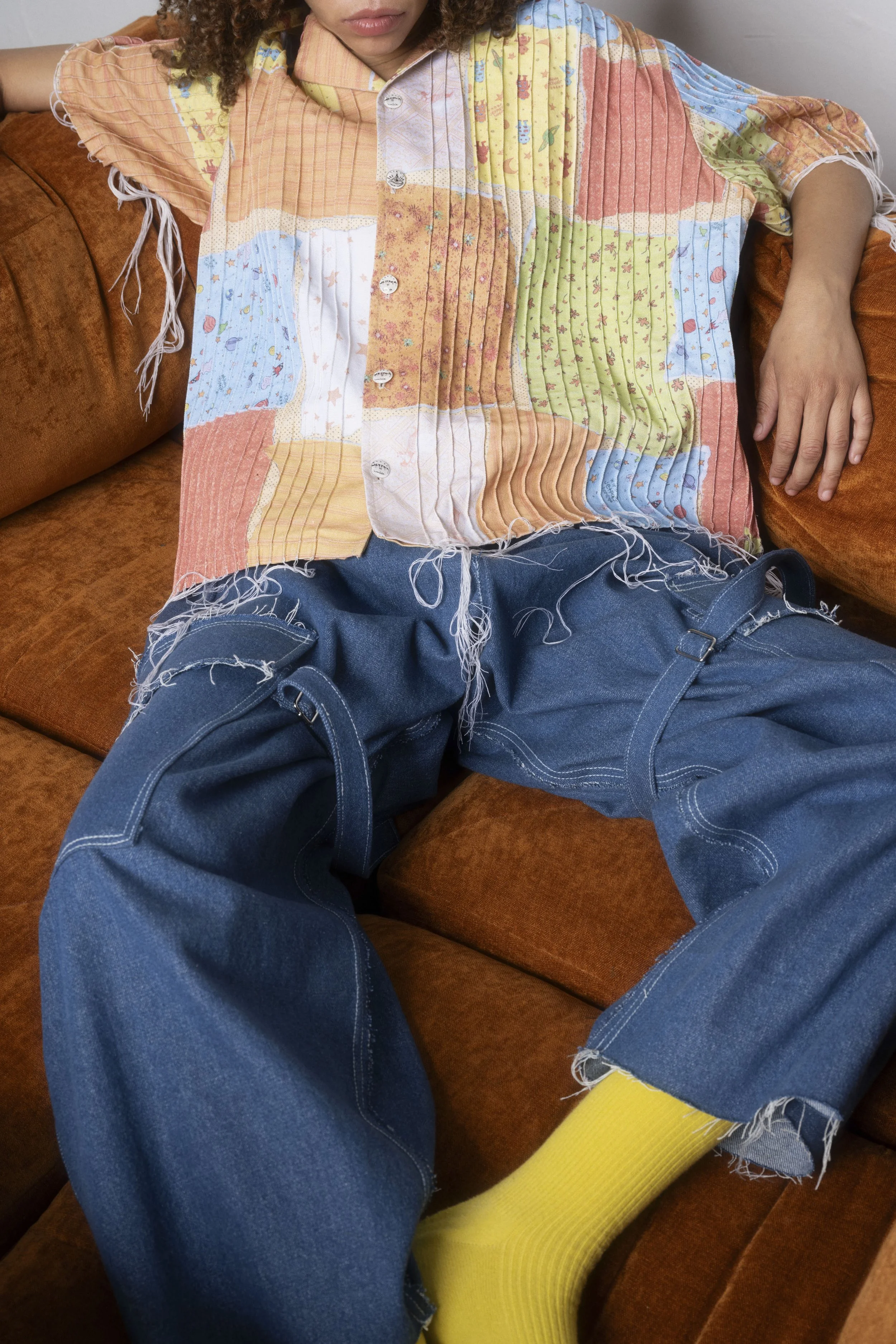 "Torn Patchwork" print Pleated Shirt