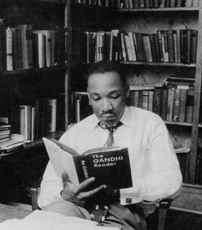 king reading.jpg