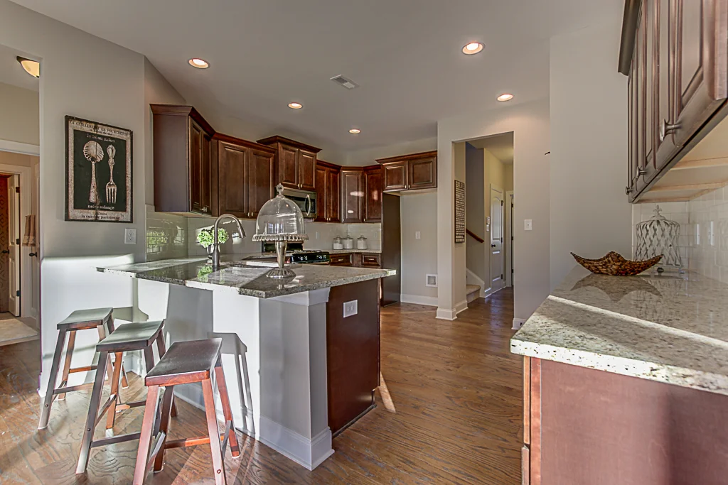 IMG_3193_4_5_6_7_8Real-Estate01.jpg