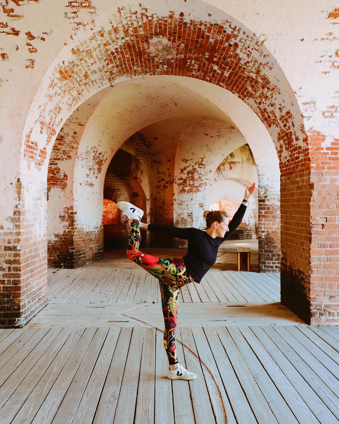 Find the strength to grow. Focus on stability and feel the space to stretch. Connect with the earth and you can find your wings to fly ☀️ 
.
.
📷 @leeannritchphotography 
#newyoganow #roottorise #yoga #inspiration #savannahgeorgia