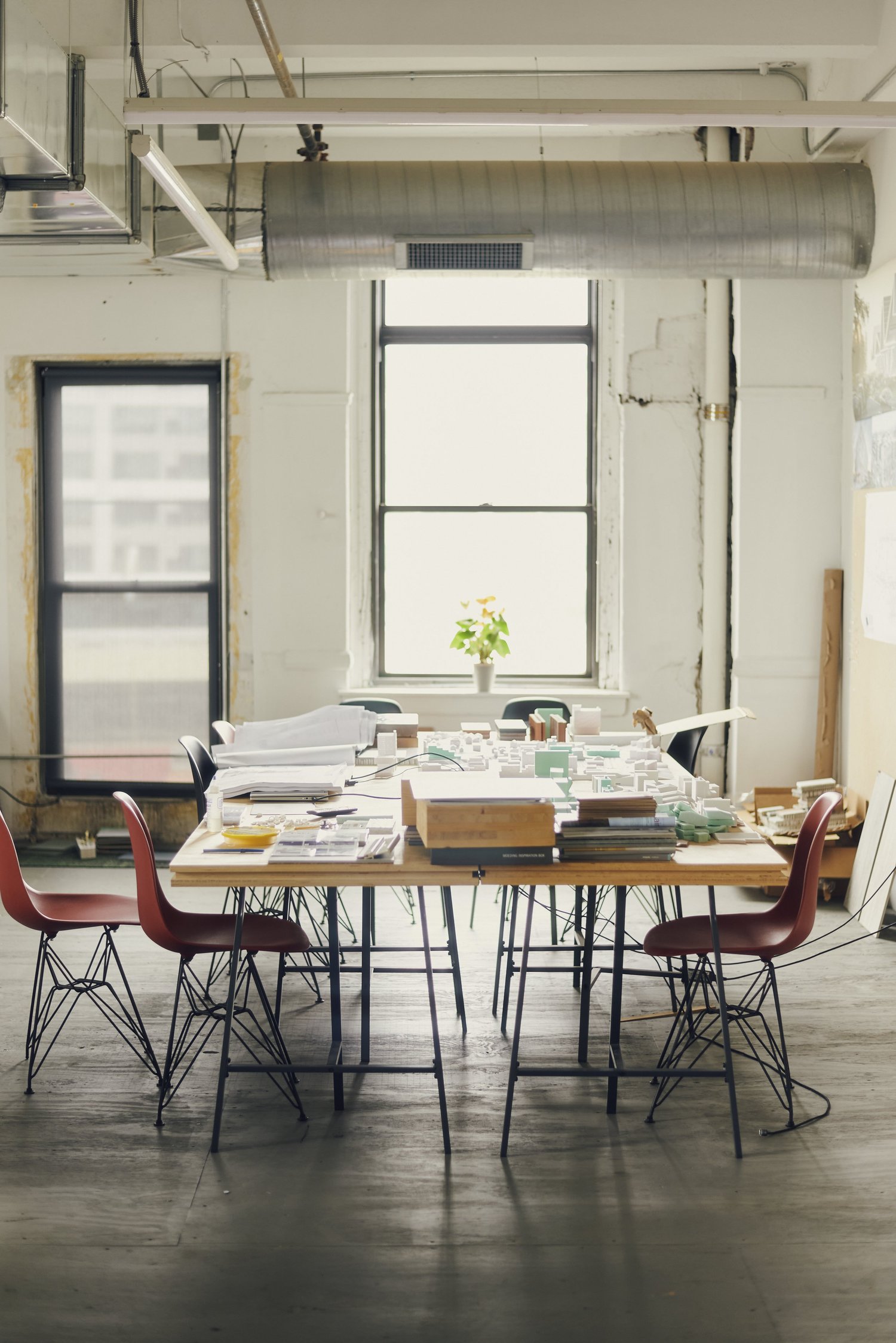 OOMBRA studio work table