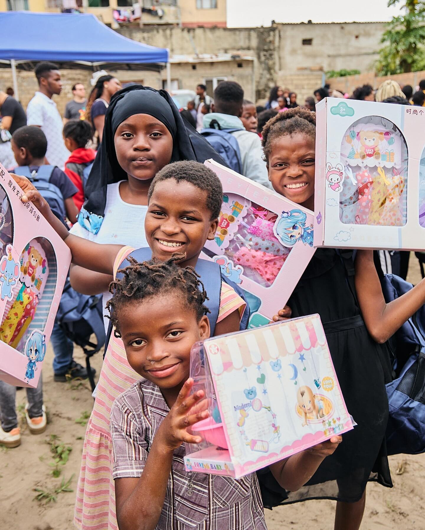 We are really grateful with the nonprofit organization Toys for Ecuador @toysforecuador who traveled with us to Mozambique, Africa 🇲🇿 and provided brand new toys to 1,500 underprivileged children, In the vast majority of cases, it was the first tim