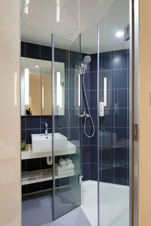 JOBPRO_GLASS_INSTALLATION.jpeg