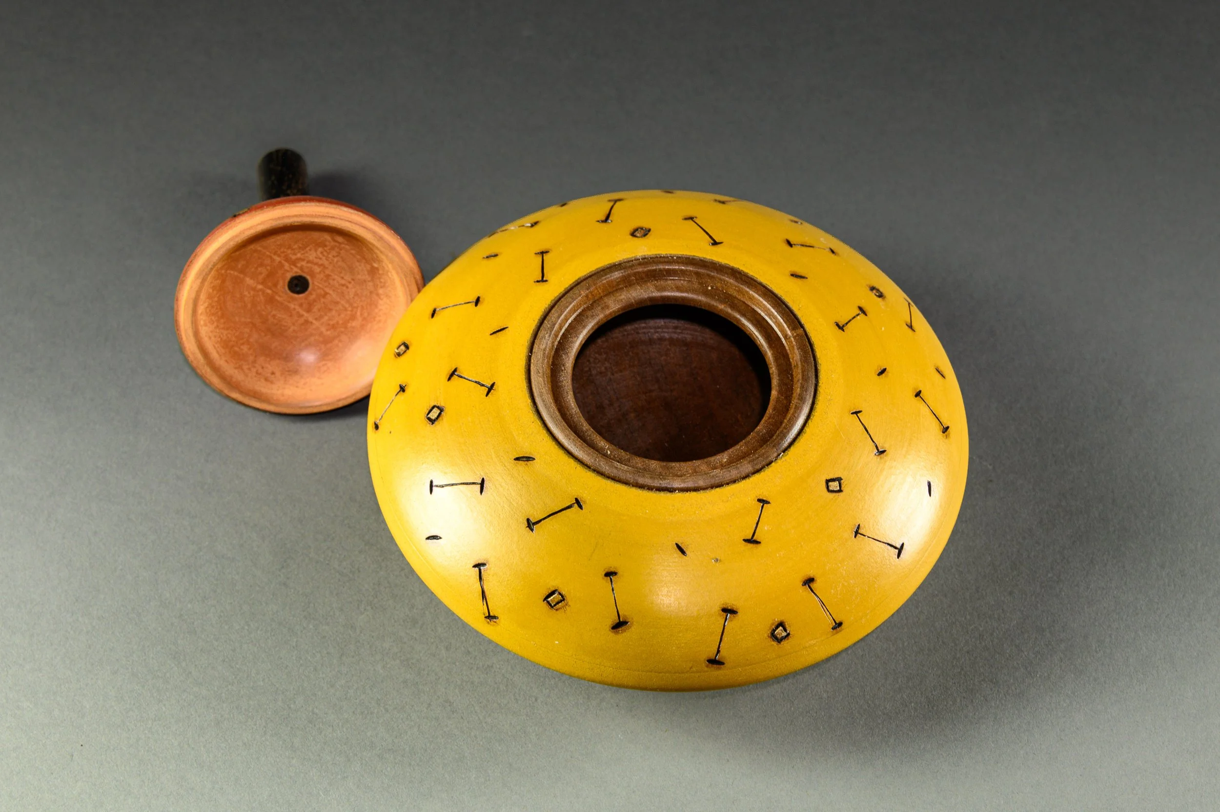 Yellow_and_Red_UFO_Box-2.jpg