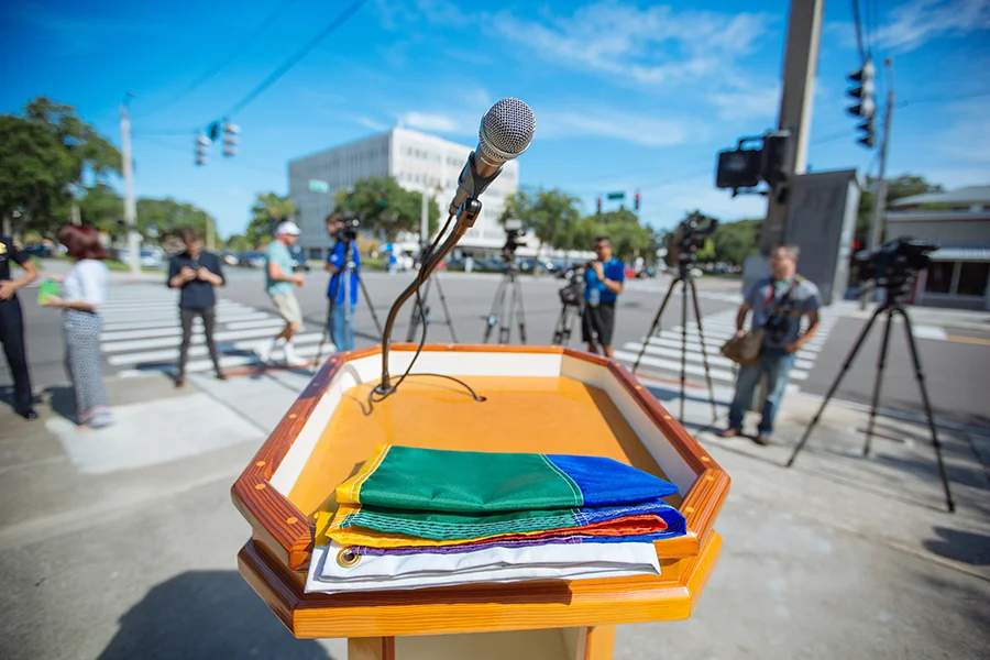 2015JUNE25_PRIDEFLAGRAISE_MJFP1309 copy.jpg