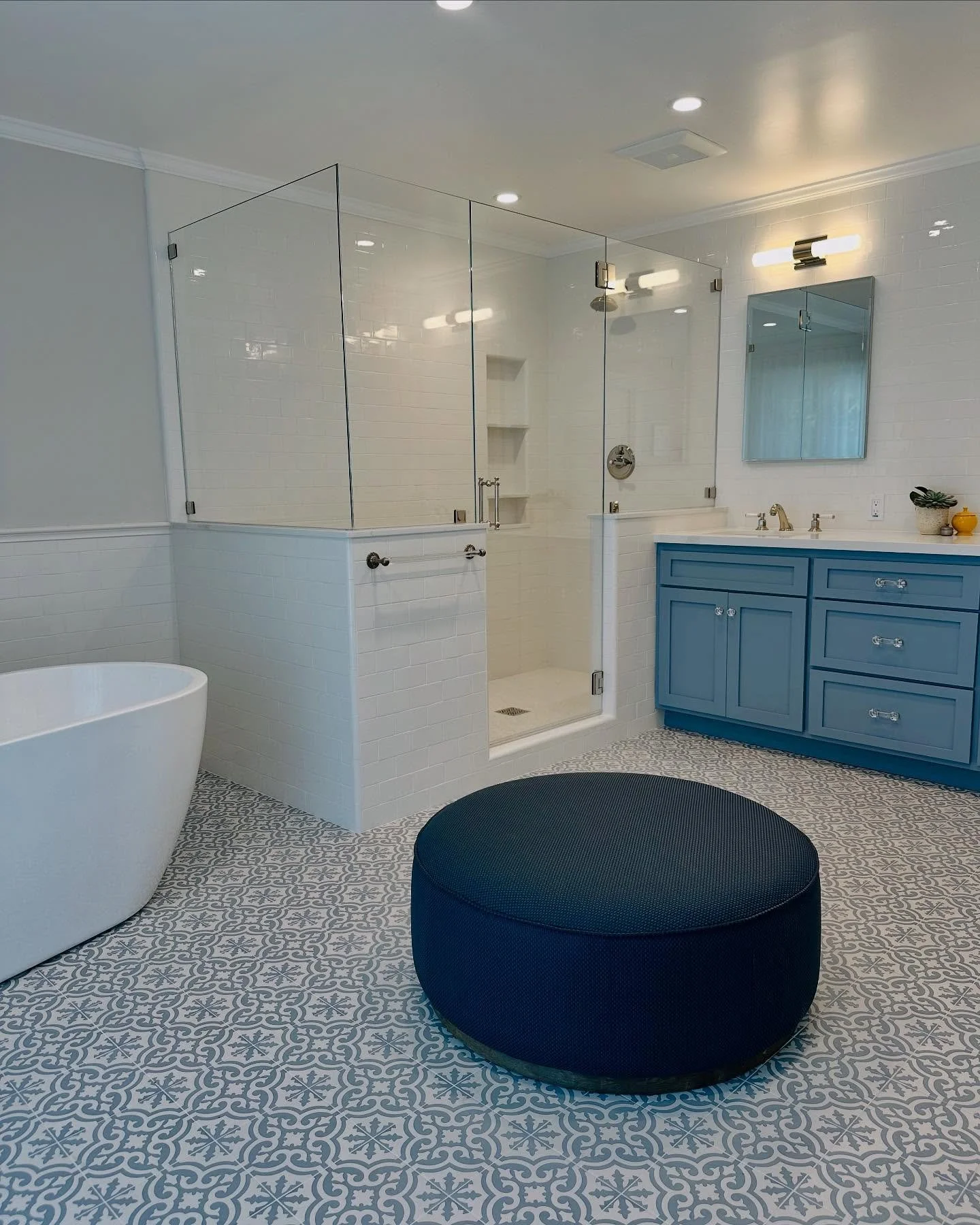 When this client called, desperate for help with her oversized master bathroom, I couldn&rsquo;t get there fast enough! 🏃🏻&zwj;♀️

At first glance, it seemed like a dream problem to have&mdash;but I quickly realized the real issue wasn&rsquo;t the 