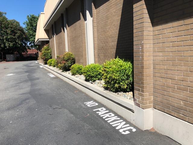 No Parking Alongside Chase Building!