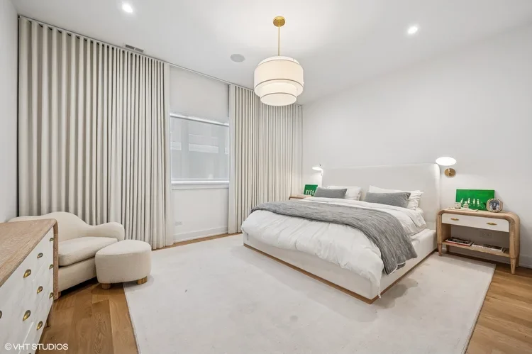 21.+Primary+Room.jpg-2.webp