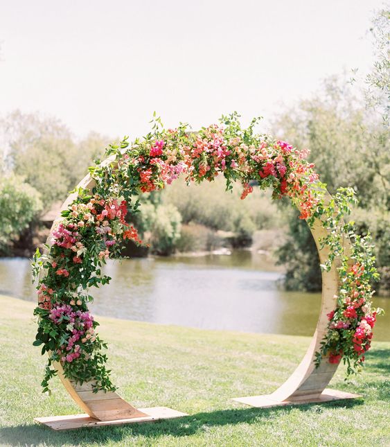 Colourful and lush, just stunning - https://www.pinterest.ca/pin/344103227775982254/