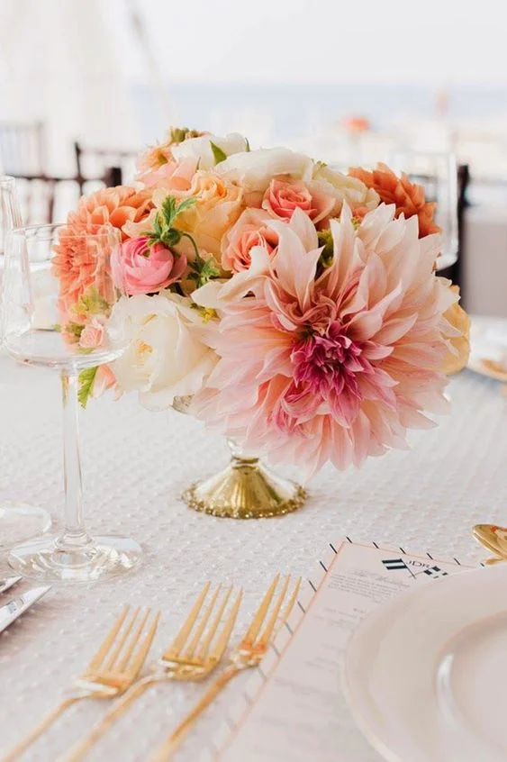 This classy, elegant and colourful and gorgeous centrepiece is giving us total romantic feels. Choosing a lower level centrepiece is cost efficient and can be just as beautiful and clean. Spring is closely approaching and we are inspired. https://www.pinterest.ca/pin/568860996681289229/