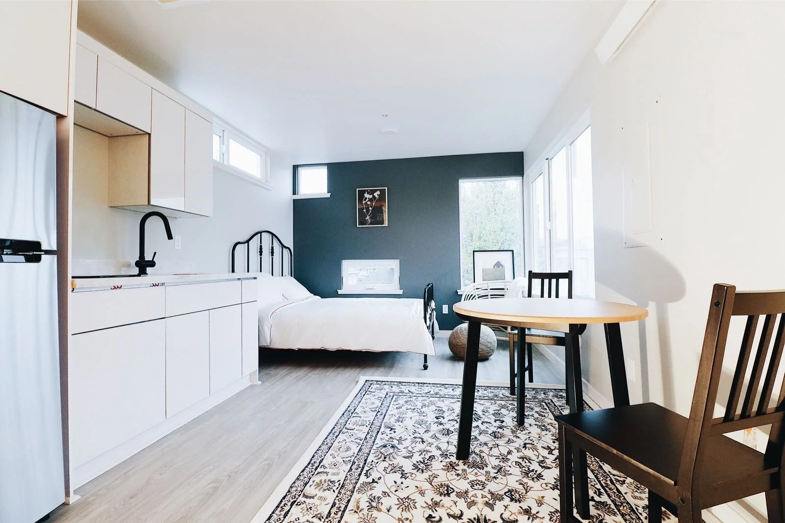 5253 - living room .JPG