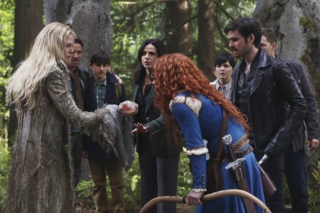 OUAT Season 5, episode 1: Emma Swan (Jennifer Morrison) rips Merida’s (Amy Mason) heart out as she battles the darkness growing inside her in her family’s presence. Photo Credit: ABC/Jack Rowand.