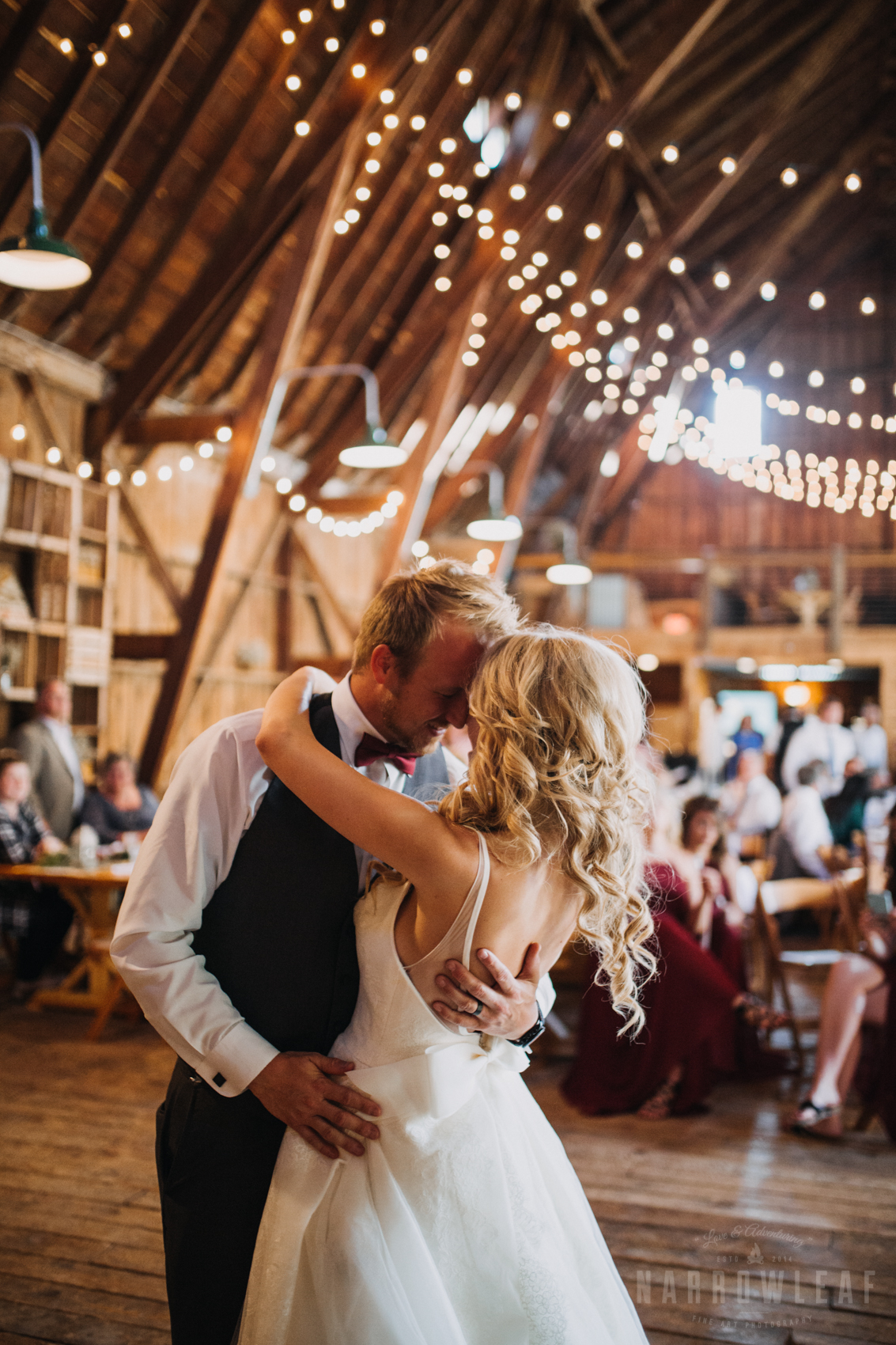 wedding-photography-dellwood-barns-mn-7781.jpg