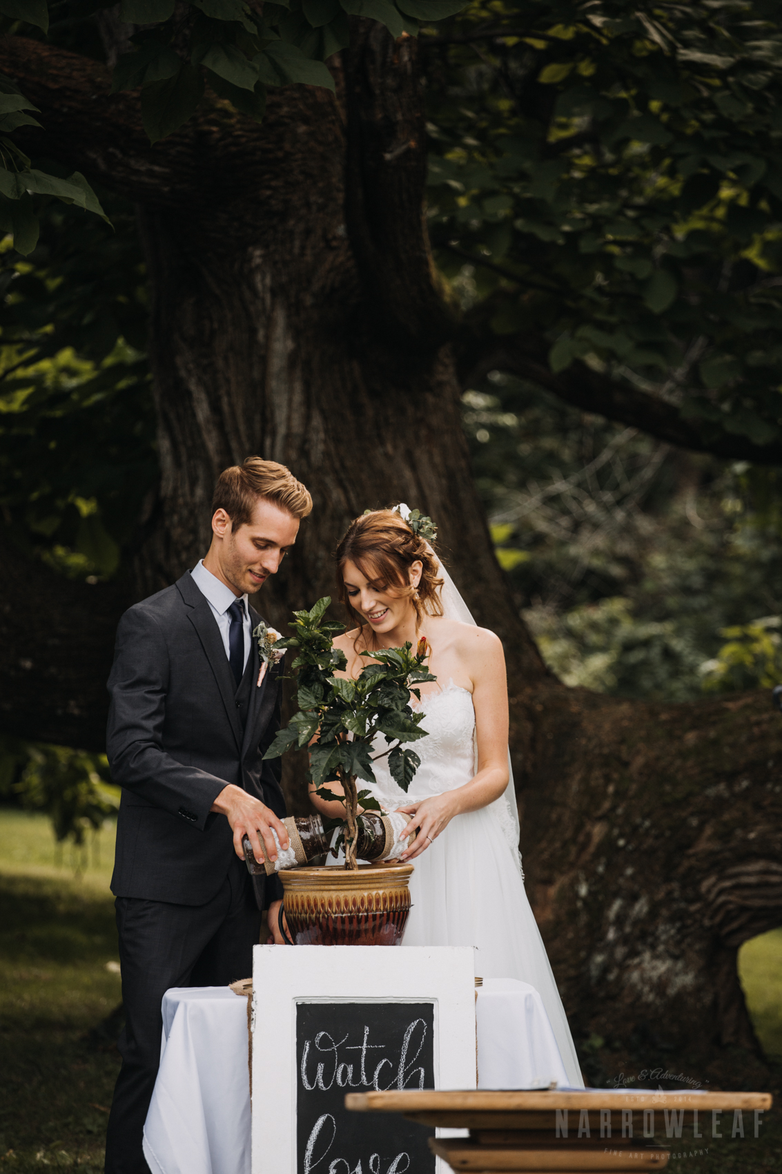 the-hilltop-wi-summer-outdoor-tree-wedding-307.jpg