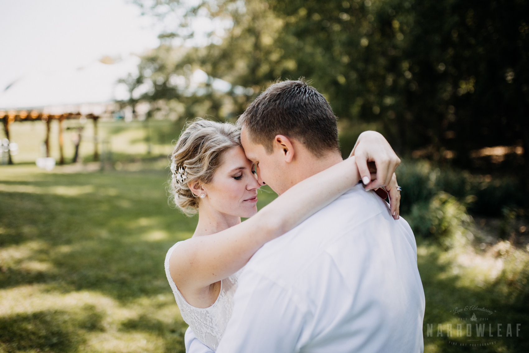 bride-groom-classy-wedding-photos-outdoors-35.jpg