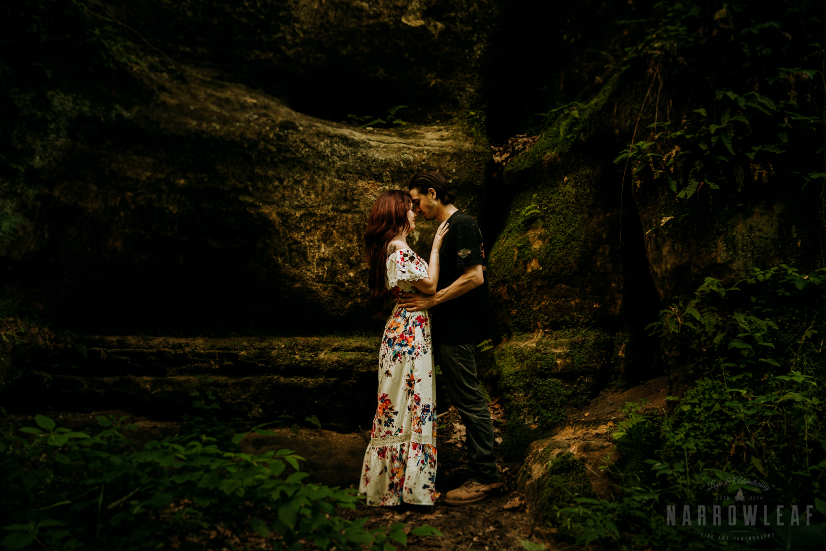 Perrot-state-park-woodsy-engagement-NarrowLeaf-love-and-adventure-Photography-42.jpg