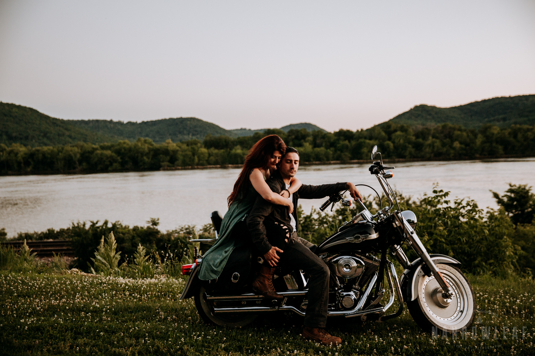 Trempealeau-wi-moody-engagement-motorcycle-NarrowLeaf-love-and-adventure-Photography-4.jpg
