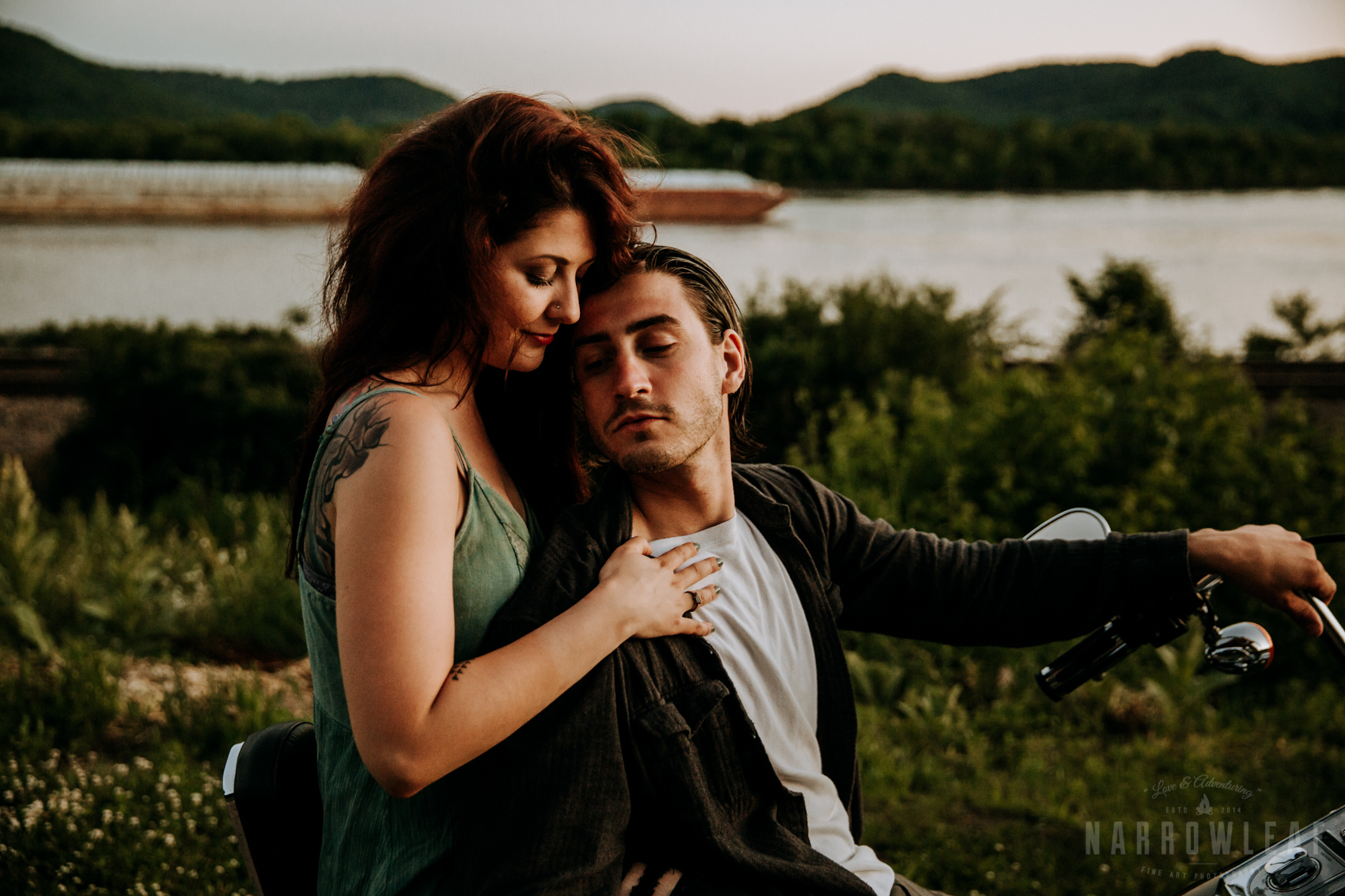 Trempealeau-wi-moody-engagement-motorcycle-NarrowLeaf-love-and-adventure-Photography-6.jpg