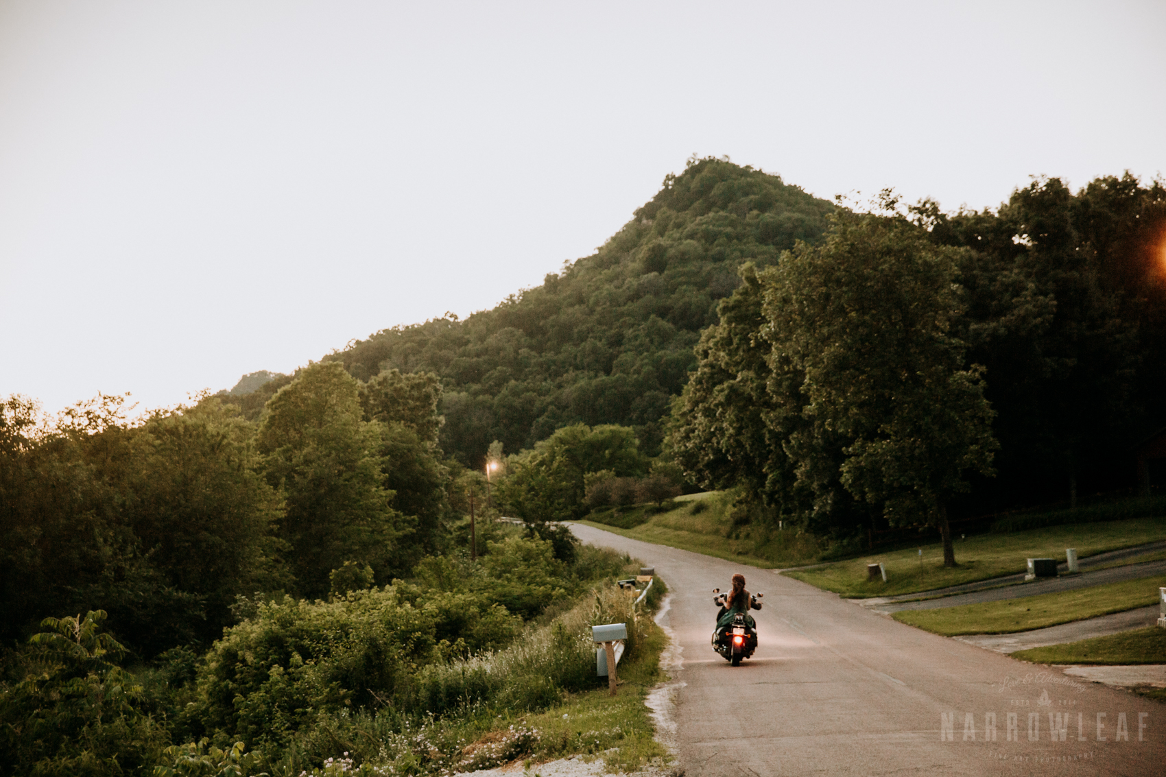 Trempealeau-wi-moody-engagement-motorcycle-NarrowLeaf-love-and-adventure-Photography-12.jpg
