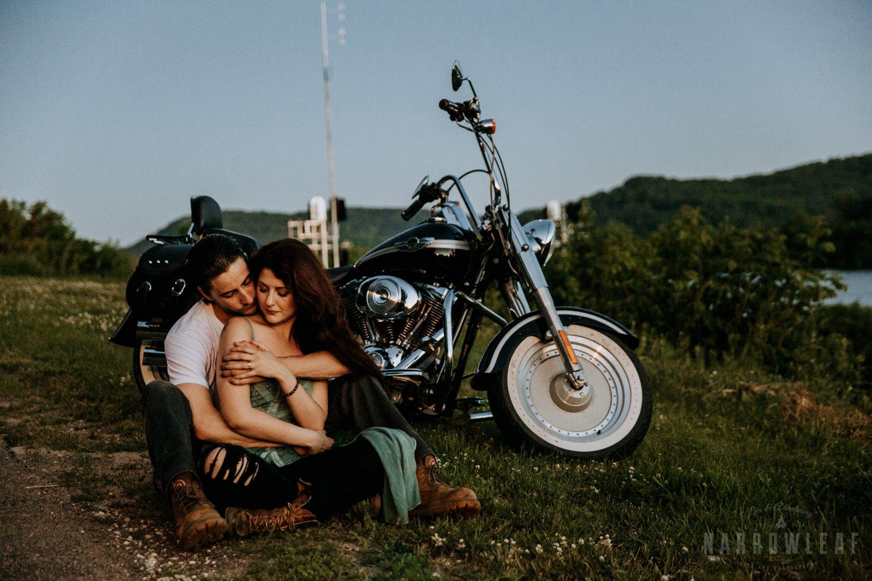 Trempealeau-wi-moody-engagement-motorcycle-NarrowLeaf-love-and-adventure-Photography-15.jpg