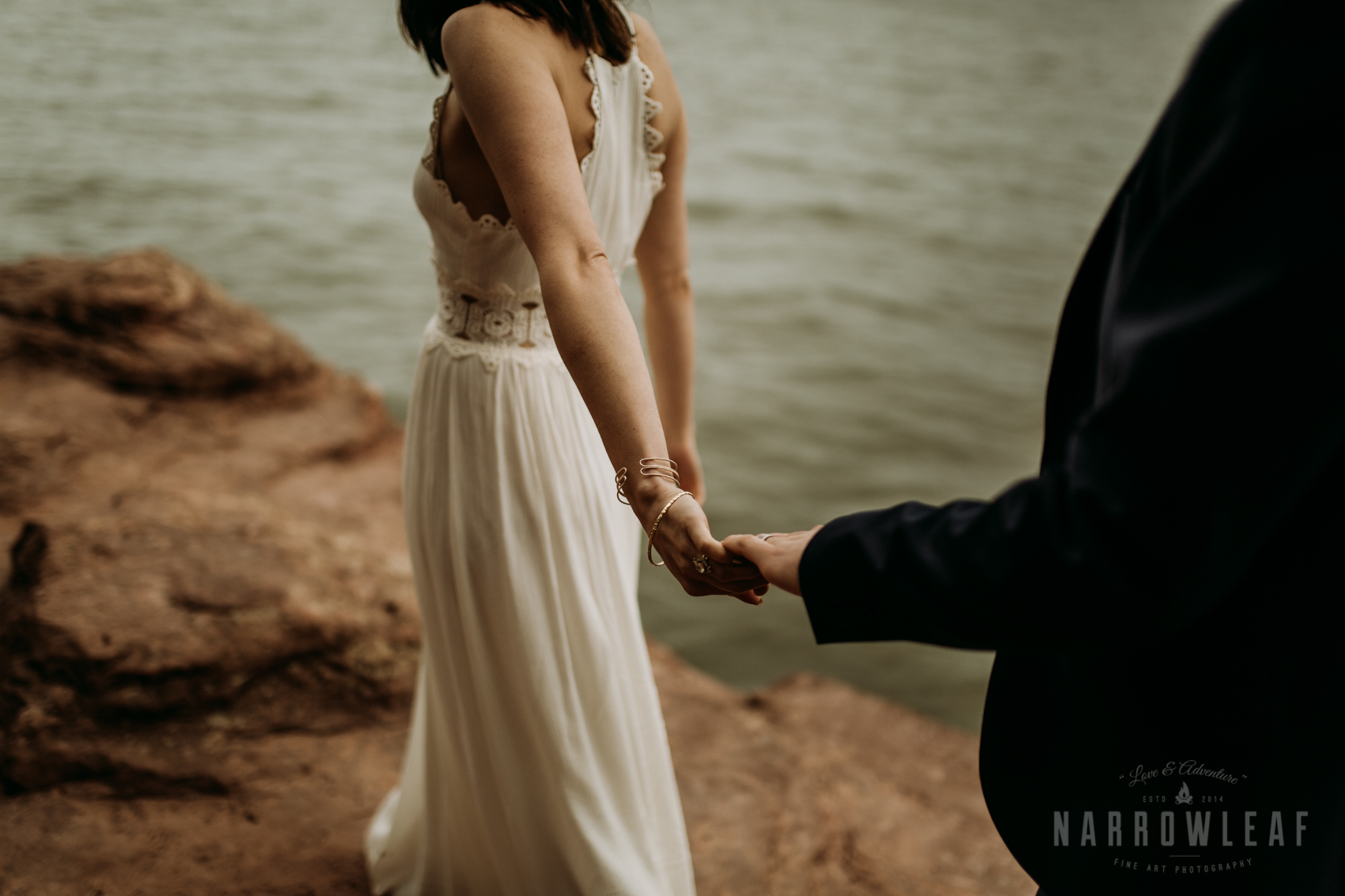 moody-lake-superior-hiking-adventure-elopement-NarrowLeaf-Photography-7326.jpg