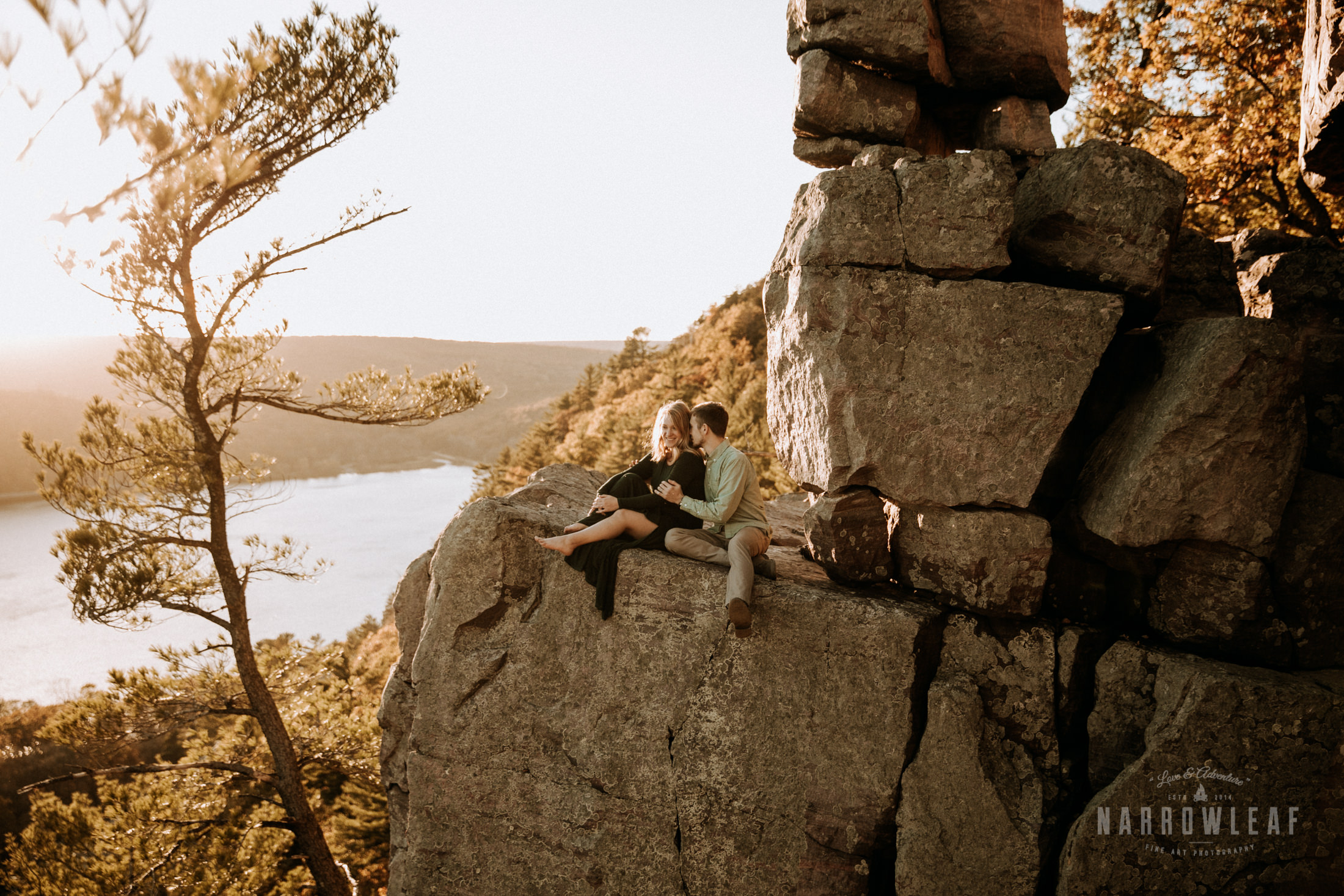 wisconsin-hiking-engagement-photographer-devils-doorway-rock-formation-Narrowleaf_Love_and_Adventure_Photography-1180.jpg