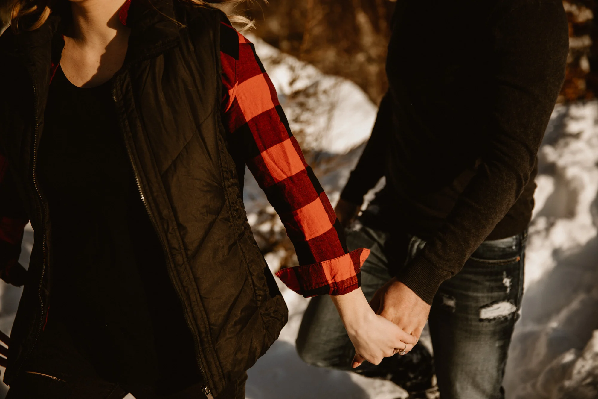 couple-hiking-minnesota-state-parks-holding-hands.jpg