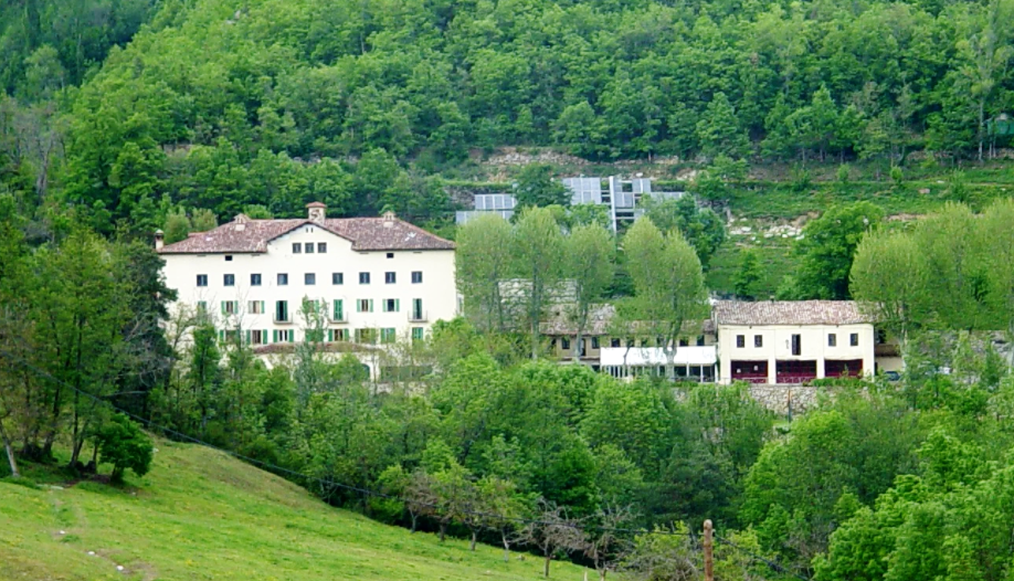 Sanilles front view.png