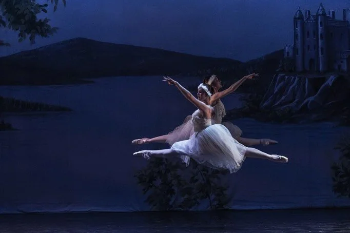 2025 Season Announcement
Dance Del Bello&rsquo;s 2025 Performances will celebrate the embodiment, artistry, and beauty of dance with emotionally dramatic themes, iconic characters and unforgettable music by Tchaikovsky and Benjamin Britten. 
 
On Sta