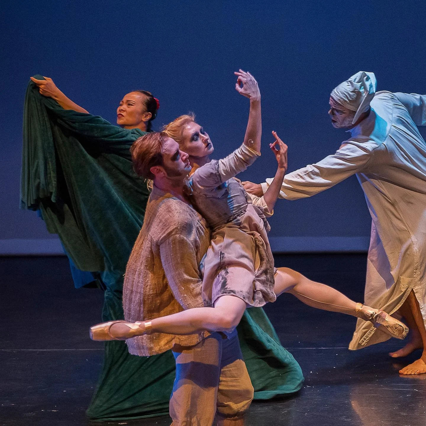 &ldquo;Our two eyes 👀 see with the Present, but our third eye 👁️ peers into the Future&rdquo; - 

Tickets for Dance Del Bello&rsquo;s performance of A Christmas Carol, the ballet by David Kloss go on sale Saturday, September 28th!

A Christmas Caro