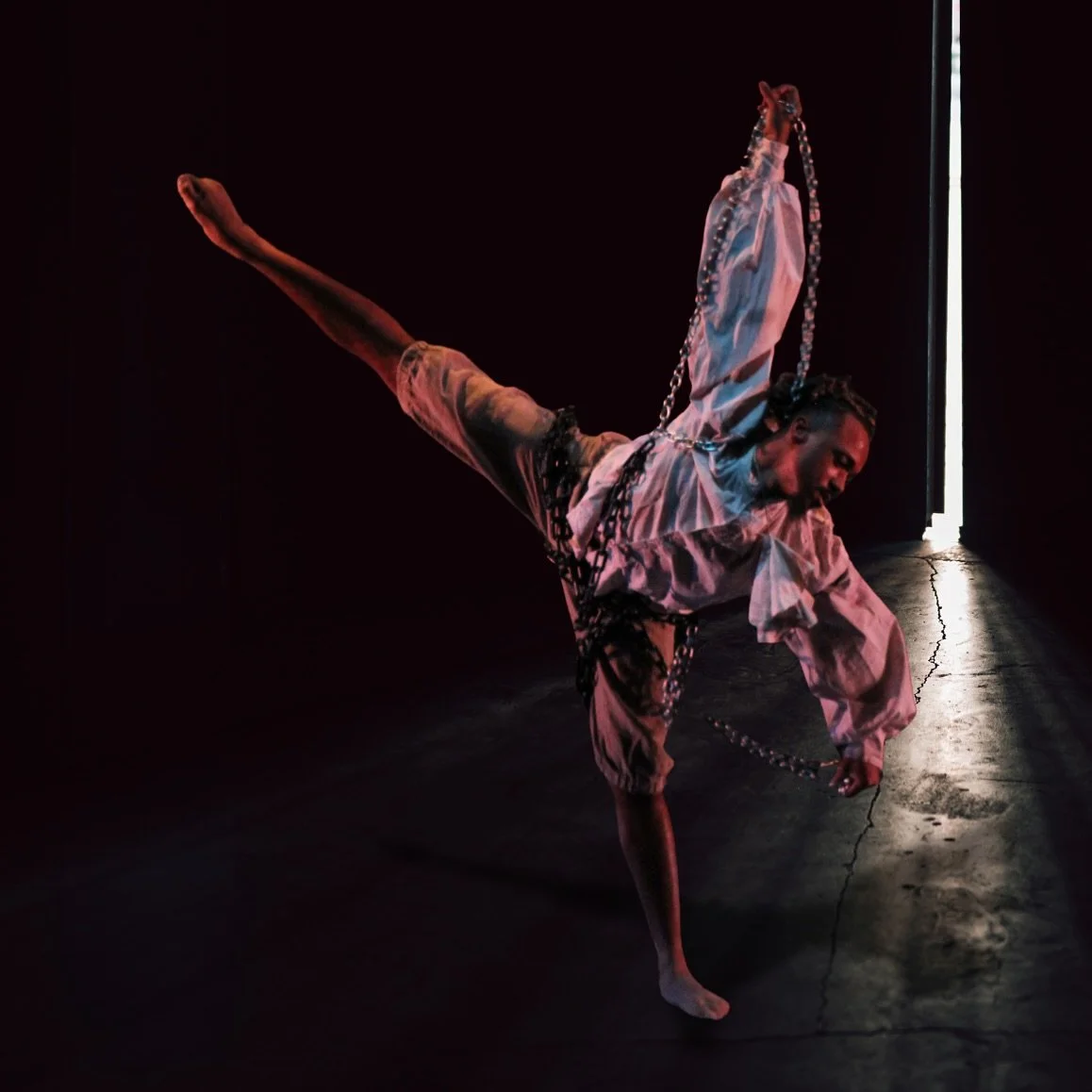 ⛓️&zwj;💥 Being haunted by a ghost doesn&rsquo;t  seem ideal, but I think you&rsquo;d want to make an exception for Robert as  the Ghost of Jacob Marley ⛓️&zwj;💥 

@robertgburden 

Begin your holiday season with this Dickens classic!  A Christmas Ca