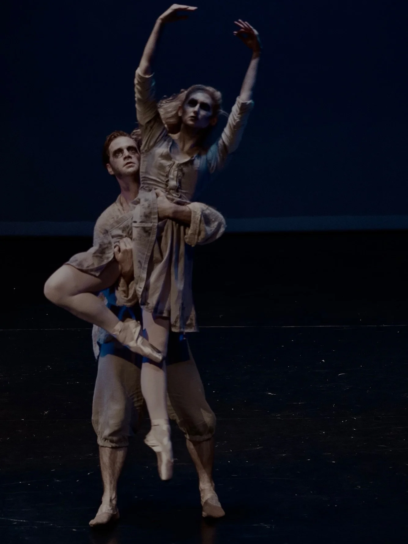 🕰️ &bull; Tick Tock⏳ &bull; Tick Tock ⌛️ &bull; 🕰️ 

⏱️ Time is running out to purchase your tickets for Dance Del Bello&rsquo;s production of A Christmas Carol, the Ballet.  Don&rsquo;t miss out on this hauntingly beautiful adaptation. 

Photos co