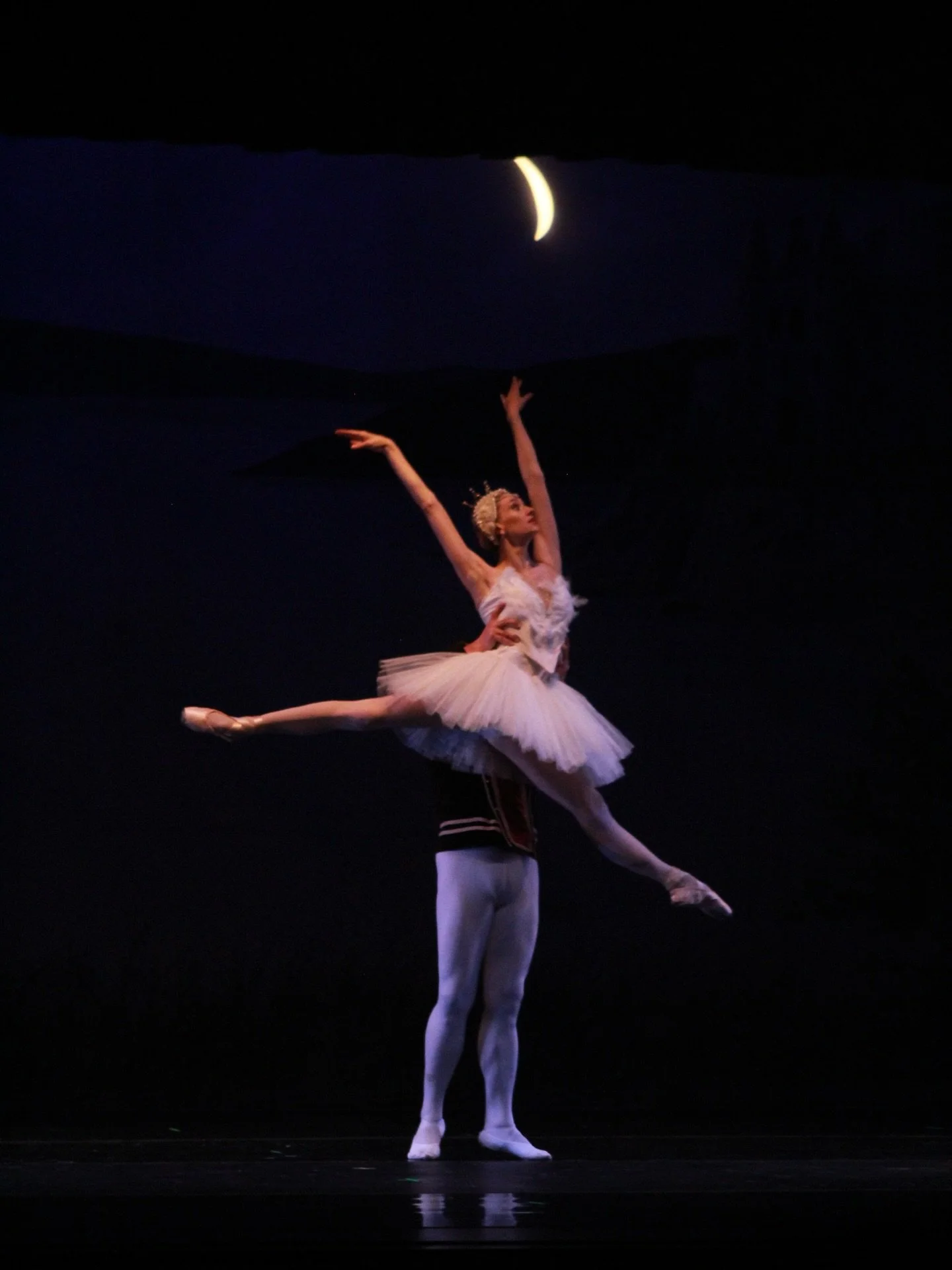 From Odette&rsquo;s long-awaited entrance to the moonlit White Swan pas de deux, the flawless symmetry of the swan corps, and the dark deception of Odile and Rothbart&mdash;Dance Del Bello&rsquo;s Swan Lake unfolded in a series of unforgettable, icon