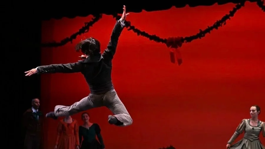 What makes a DDB Curtain Open???