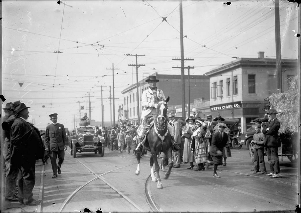 Broadway Parade, 1923