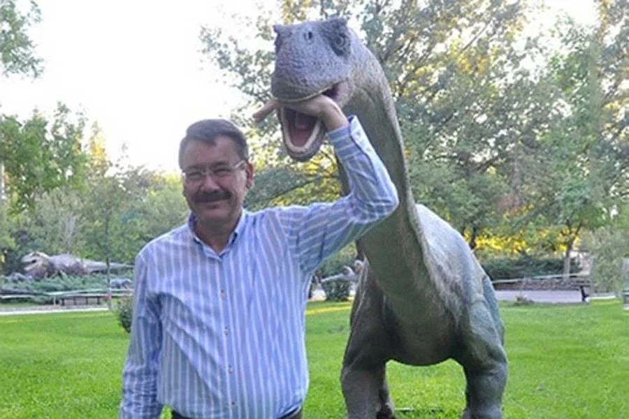 By 2015 Melih Gokcek had allegedly already spent $3.2m of taxpayer money on dinosaur statues for Ankapark - his amusement park project. (Photo courtesy of Evrensel ).